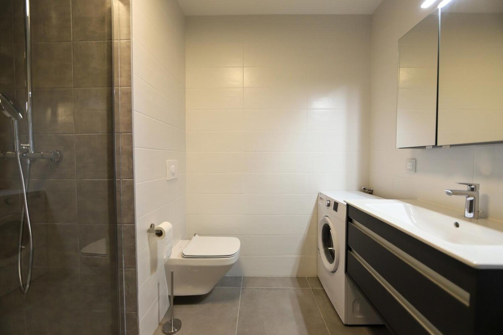 Le - 1-bedroom With Private Garage