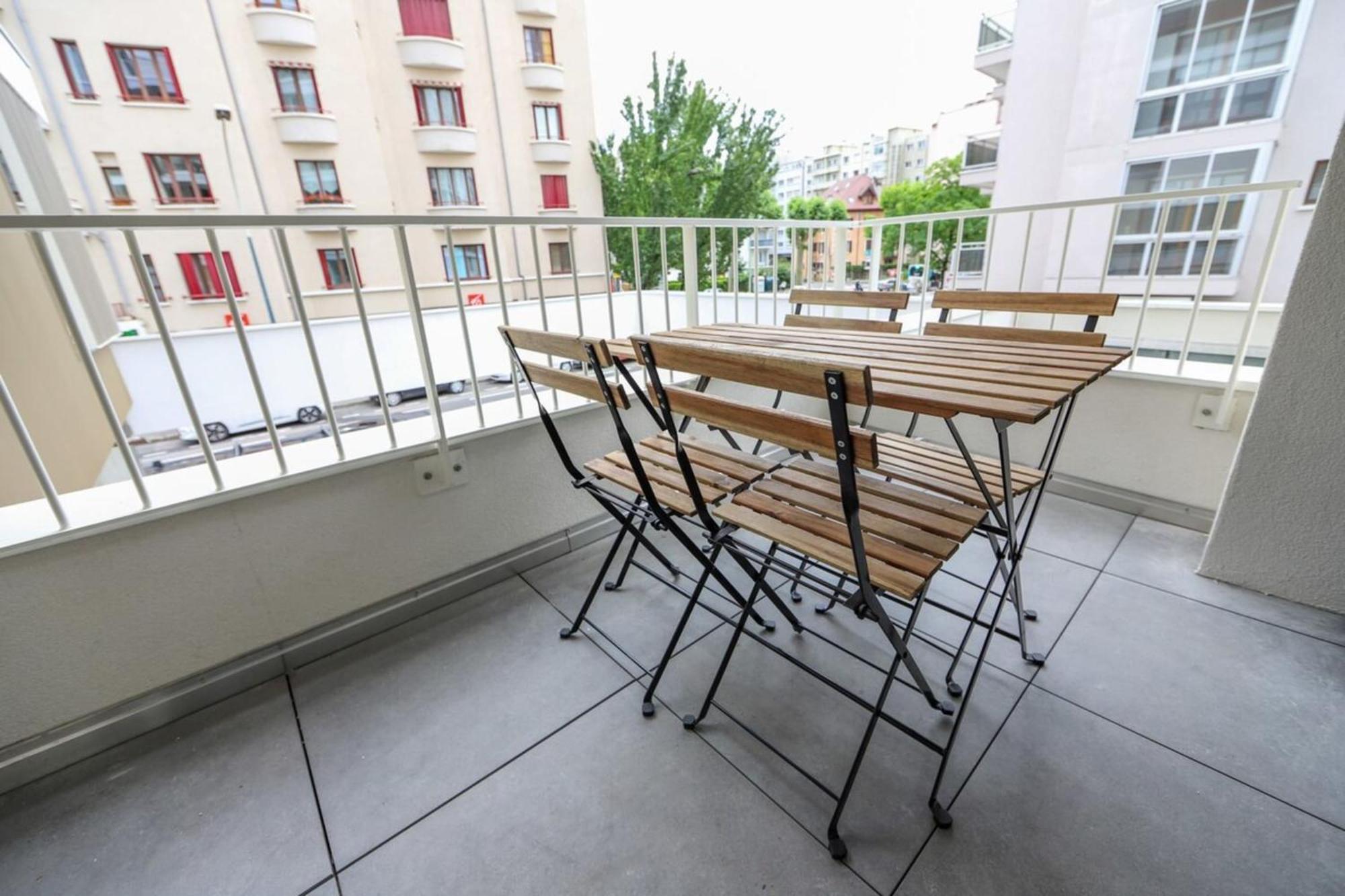 Le - 1-bedroom With Private Garage Apartment *