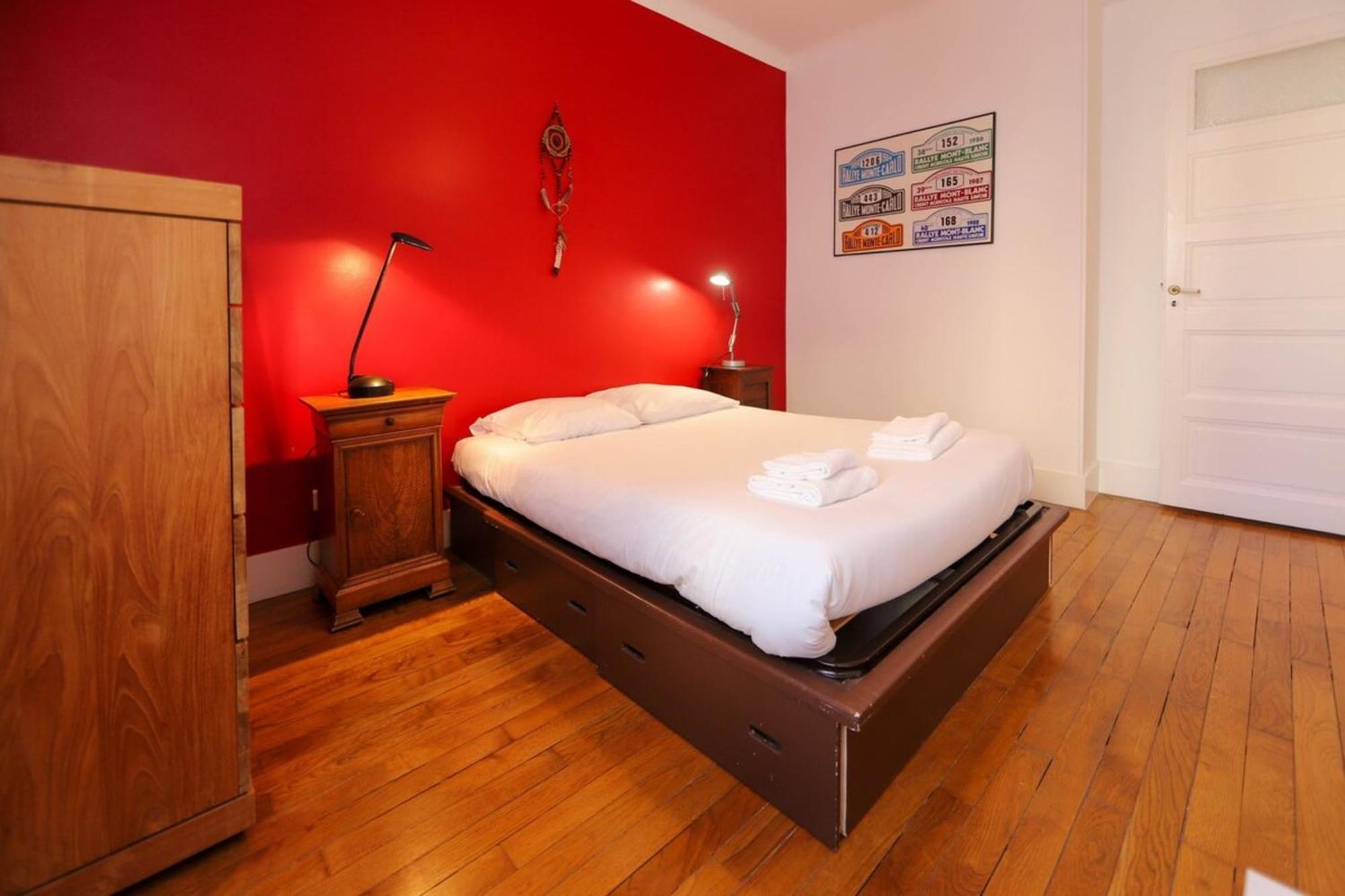 Cozy Comfort 3 Mins From The Lake - Parking Apartment *
