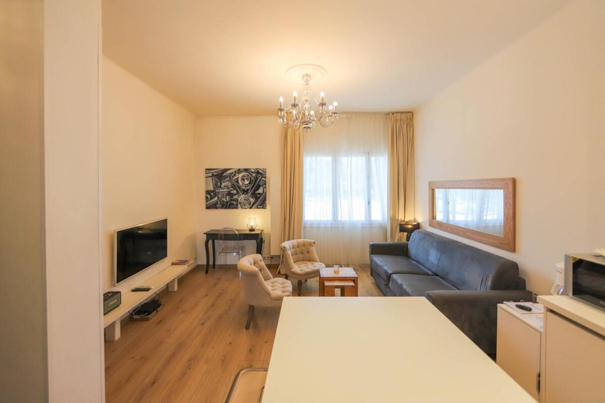 Apartment W Car Park Near Downtown And