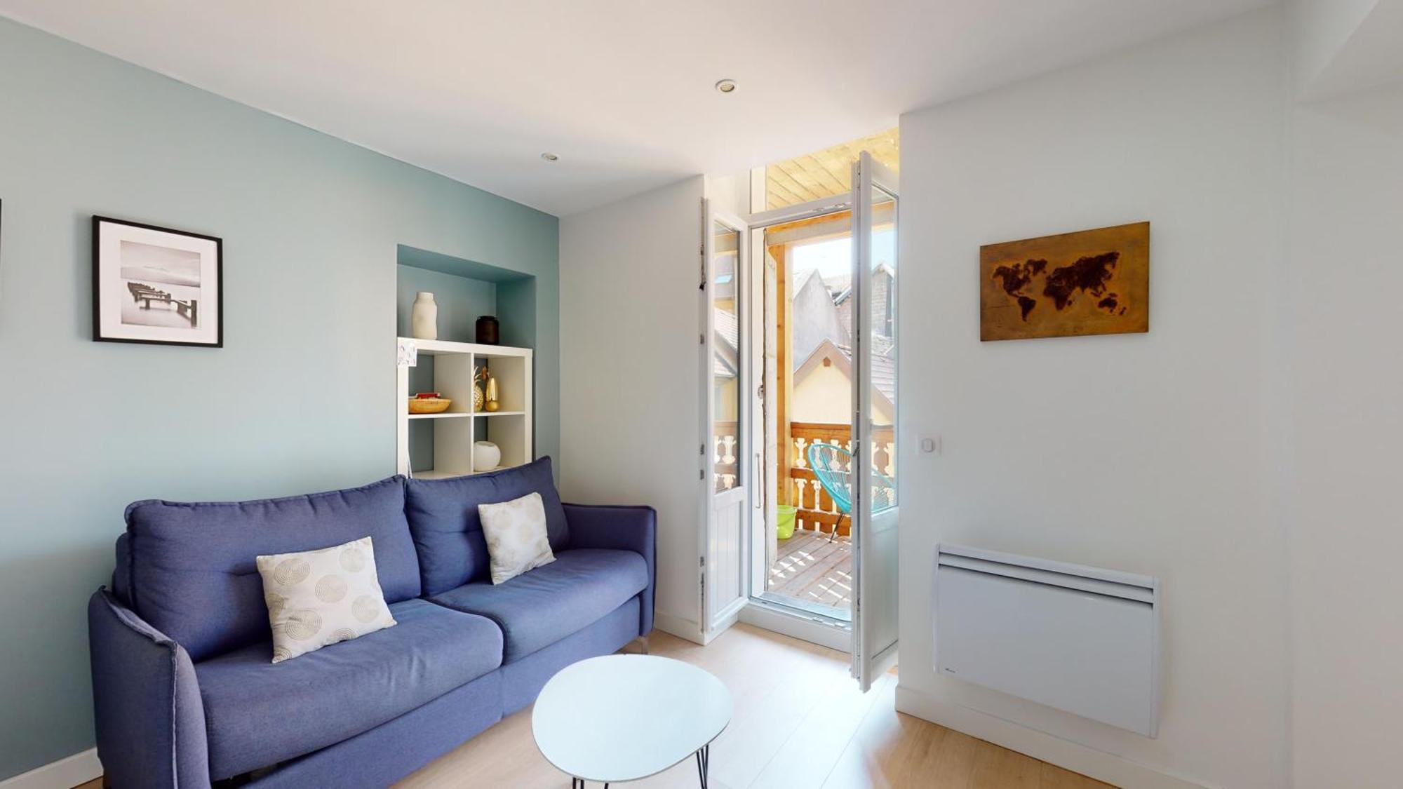 Le Royale W Balcony Apartment
