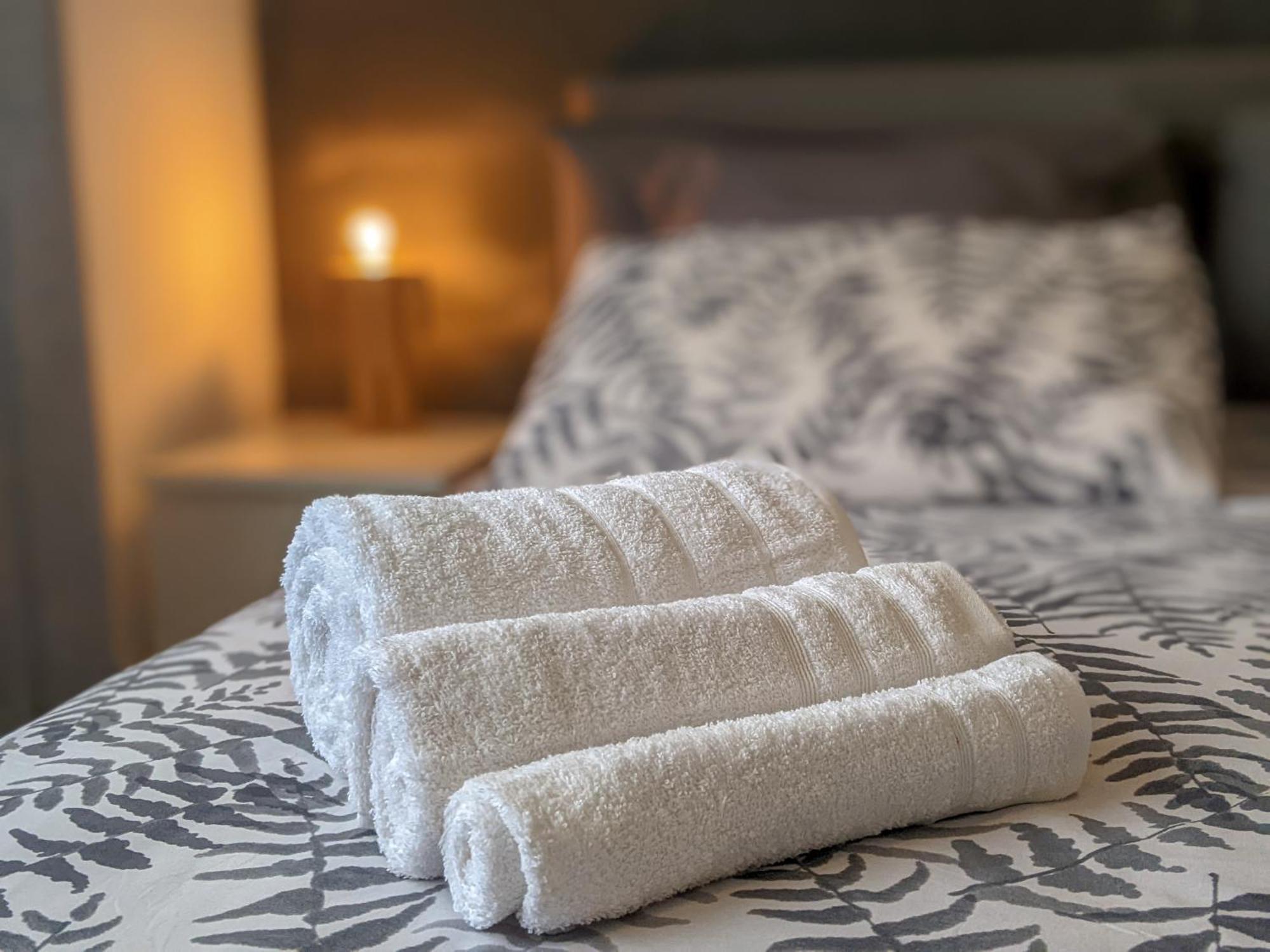 Le Bleu Du Lac: Lakeside Serenity With Private Parking Apartment *