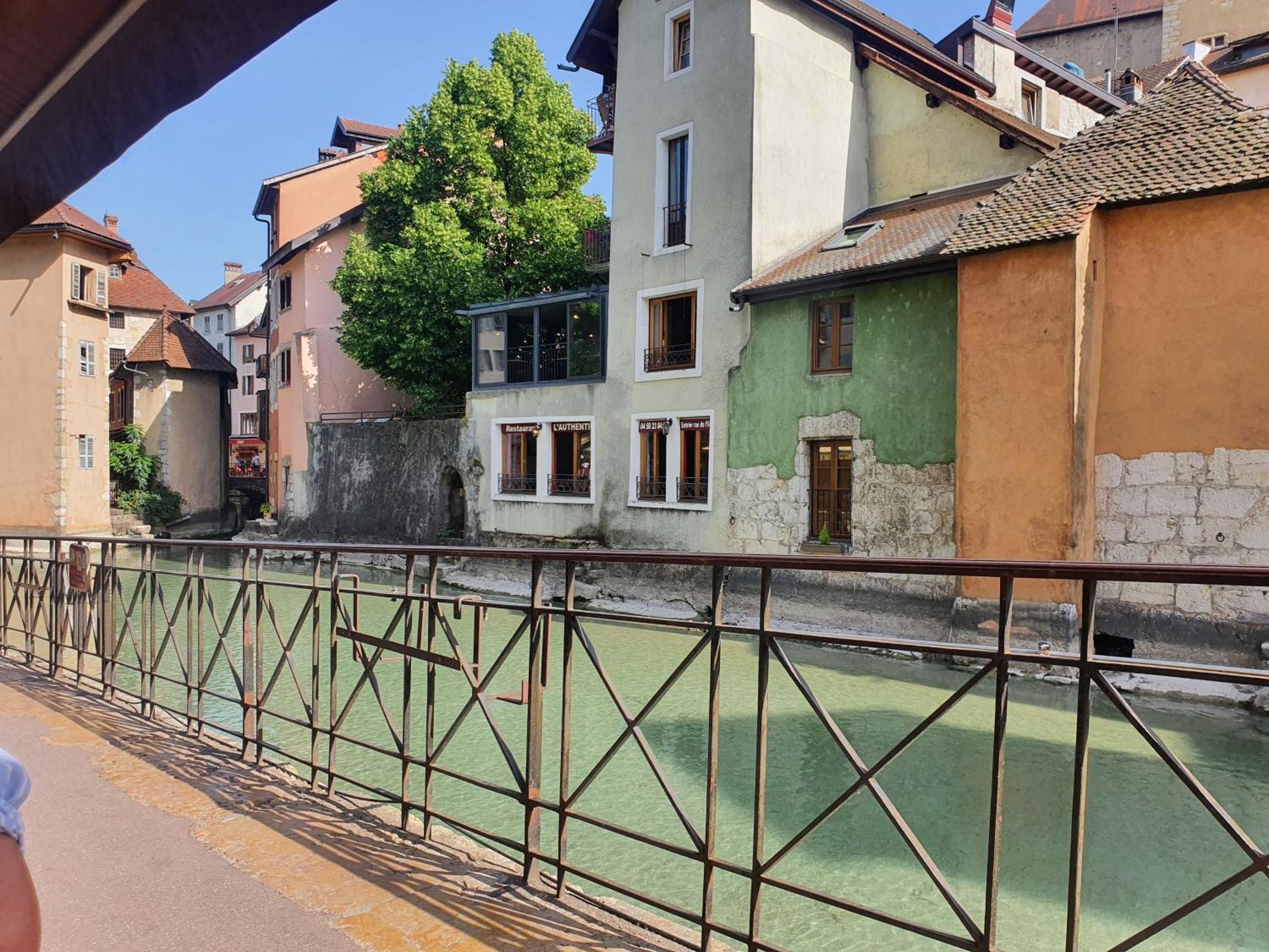 Hyper Centre Et Bord Du Annecy