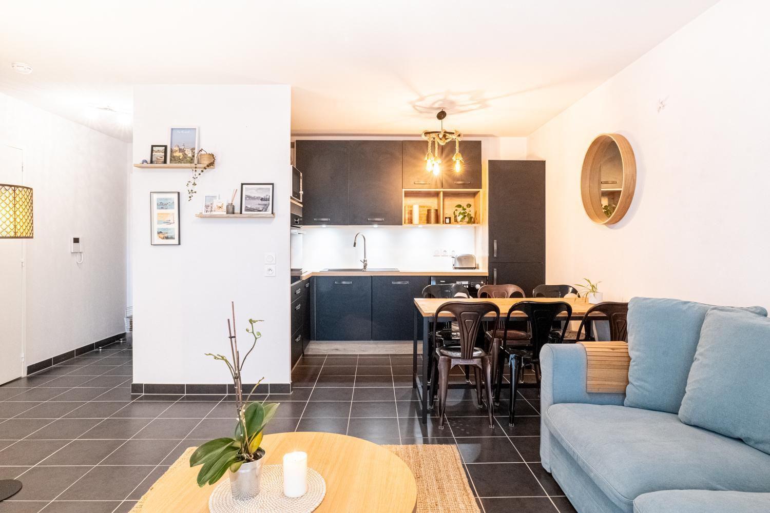 Appartement L'elegance : Grande Chambre/stationnement *