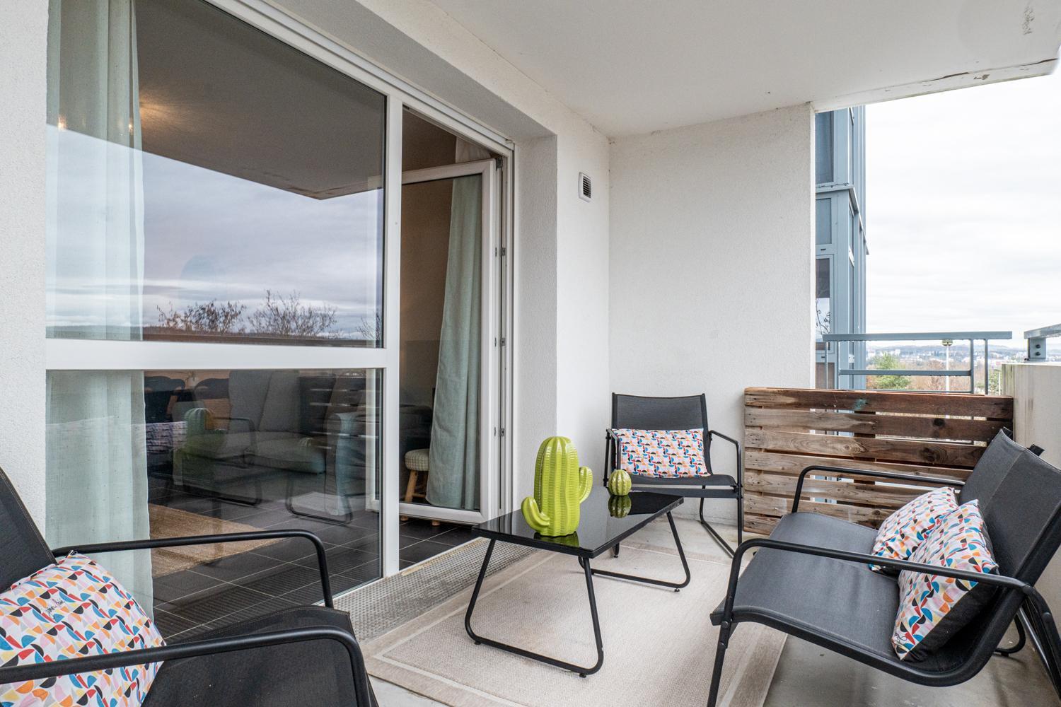 L'elegance : Grande Chambre/stationnement Apartment