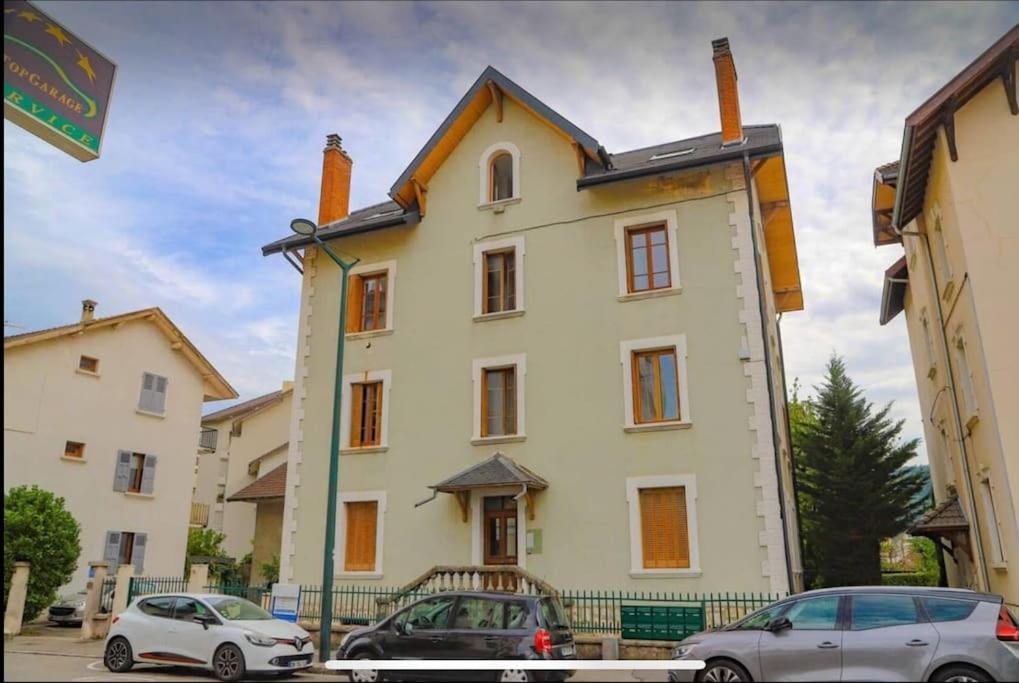 Apartment Escape - With Private Parking
