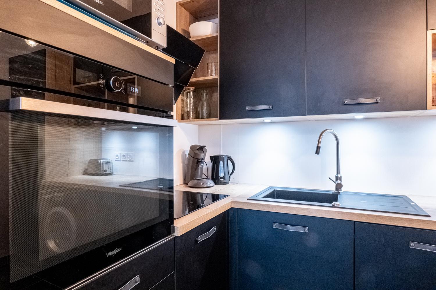 L'elegance : Grande Chambre/stationnement *
