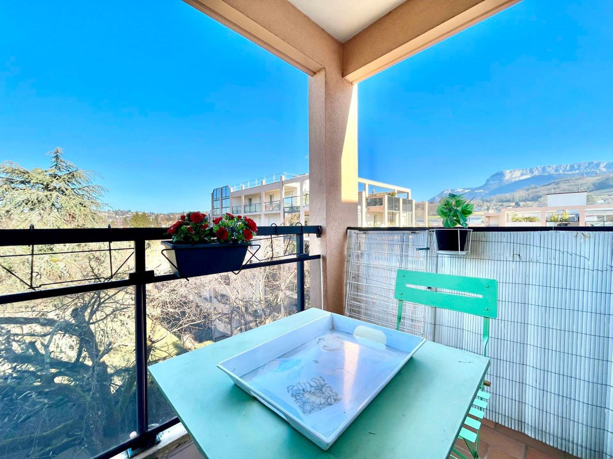Apartment T2 De 60m² A Annecy-le-vieux, Grande Terrasse Amenagee, Proche Et Commerces - Fr-1-432-74 *