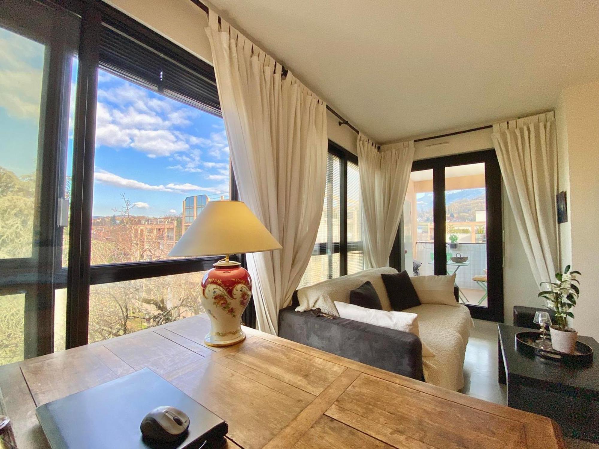 T2 De 60m² A Annecy-le-vieux, Grande Terrasse Amenagee, Proche Et Commerces - Fr-1-432-74