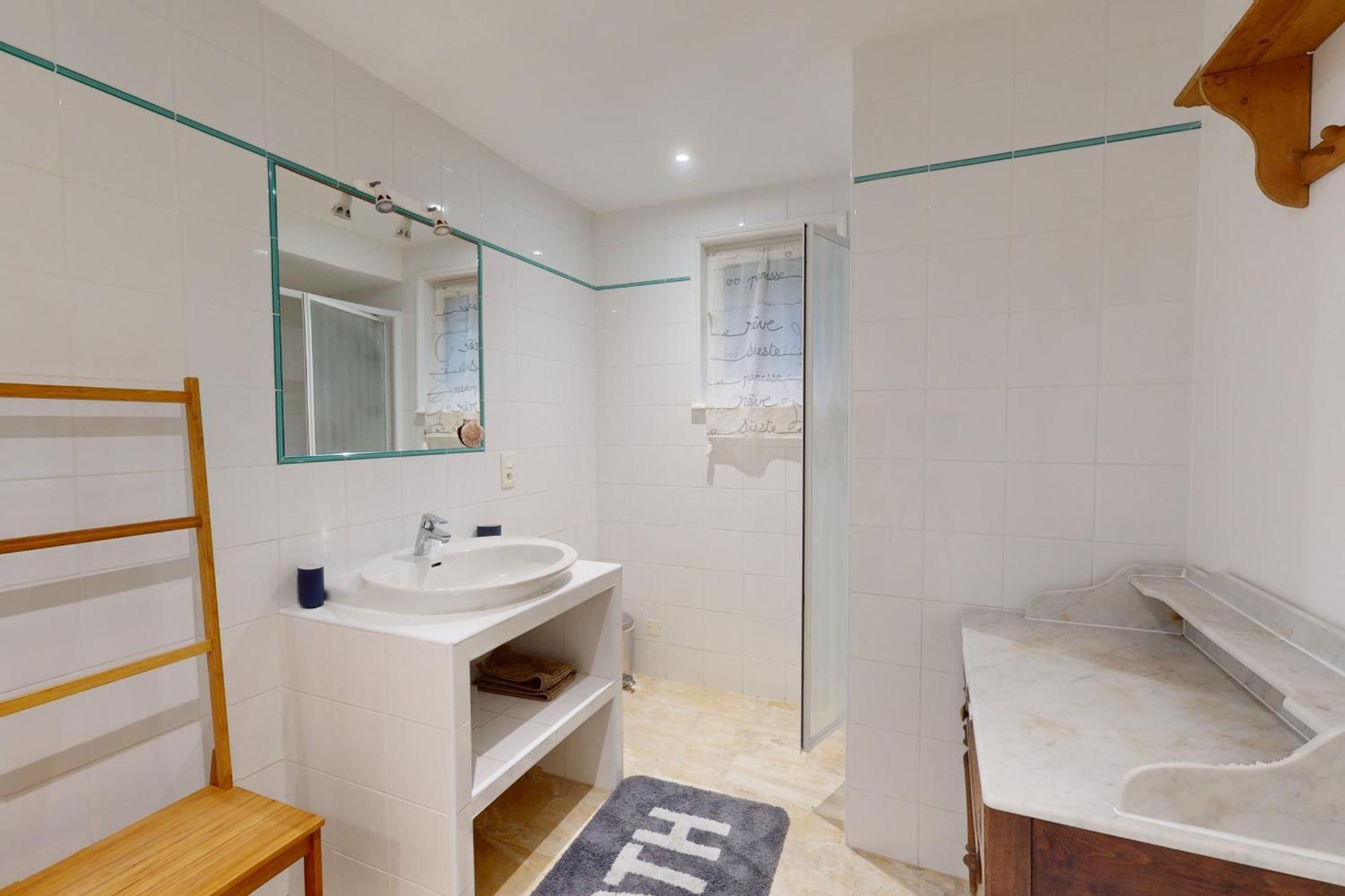 - Beautiful Quiet T3 For 4 People *