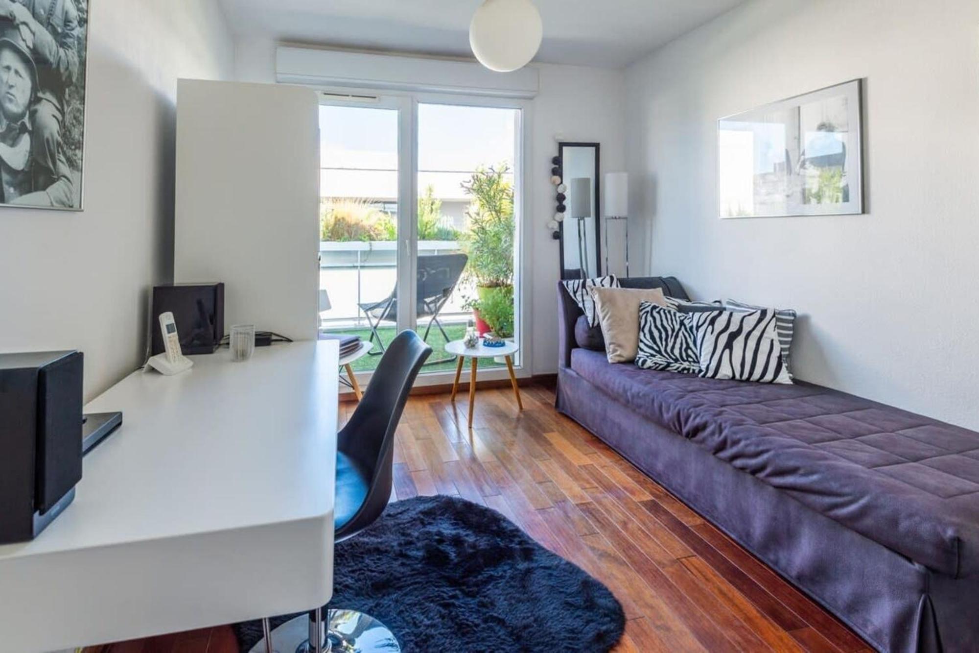 L'avant Scene Furnished Flat