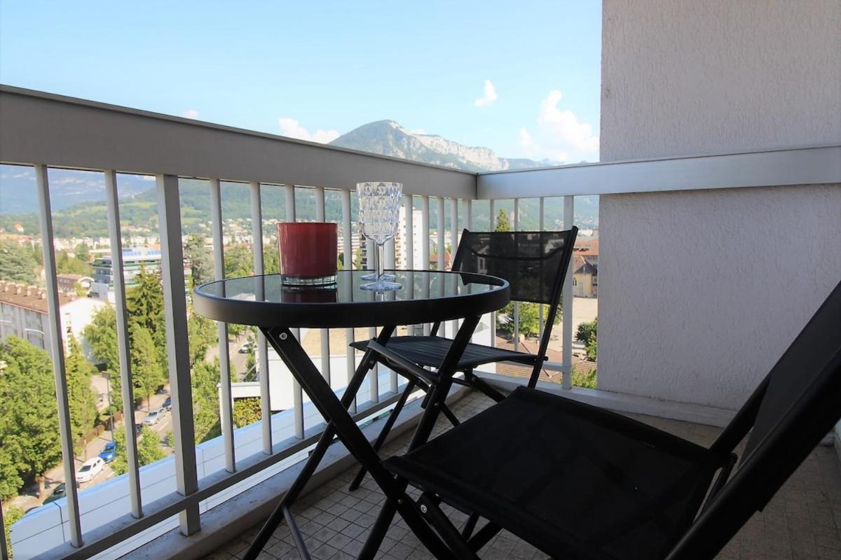 Apartment Mont Royal Balcon Et Piscine