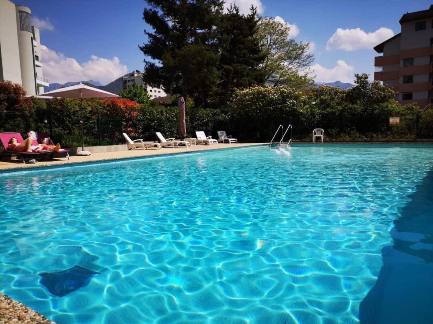 Apartment Mont Royal Balcon Et Piscine Annecy