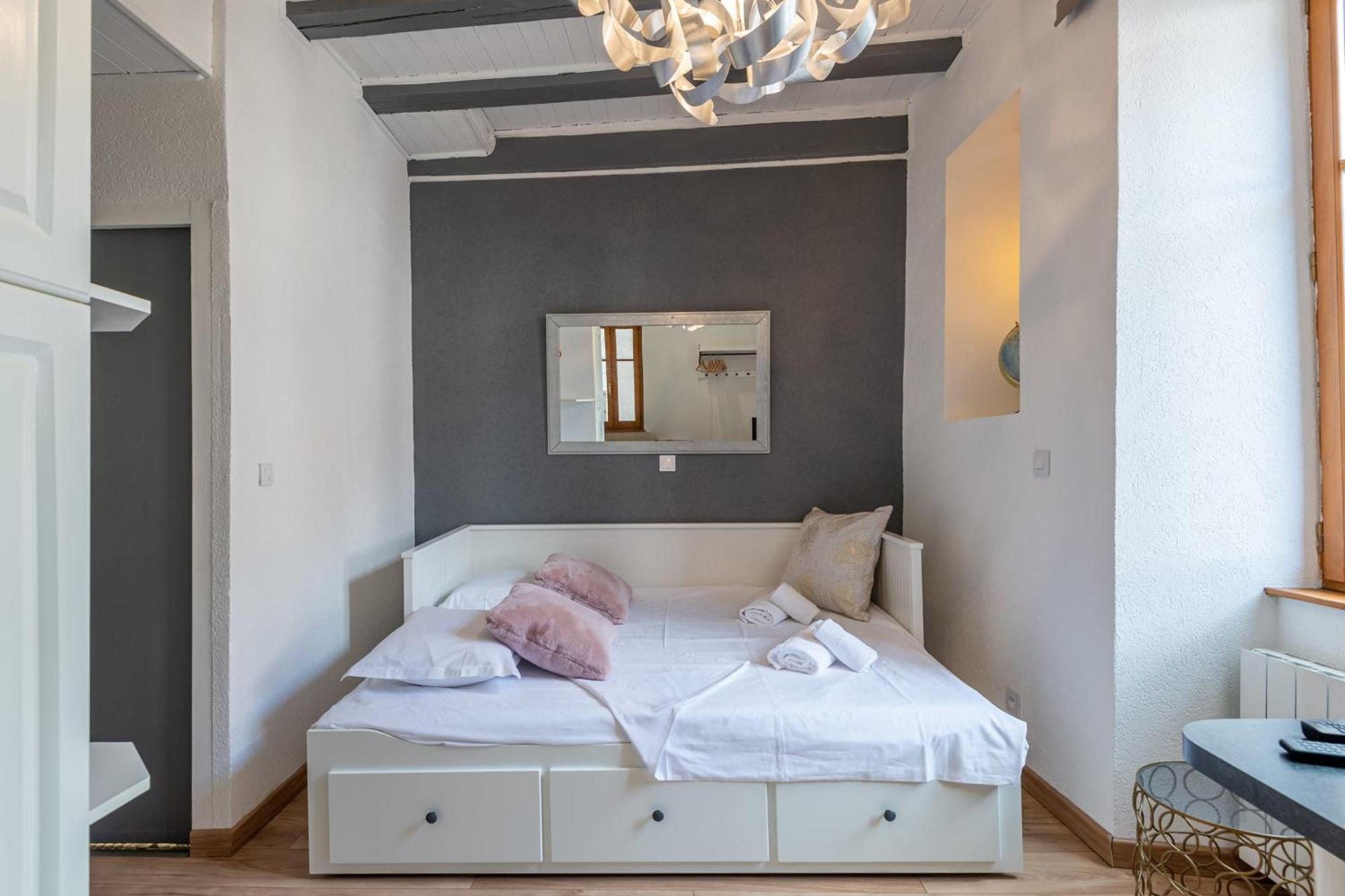 Appartement La Tour Medievale Au Centre Annecy