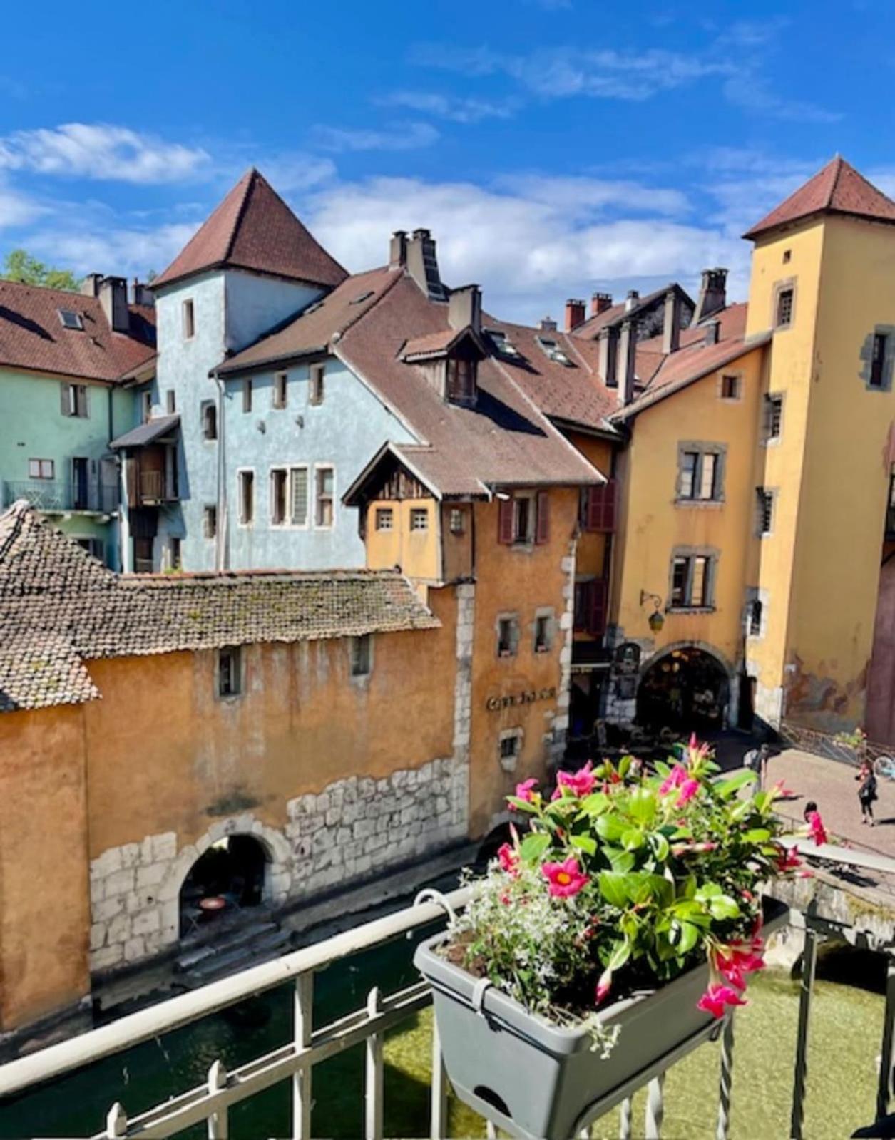 Le Canal - On The Venice Of The Alps Annecy