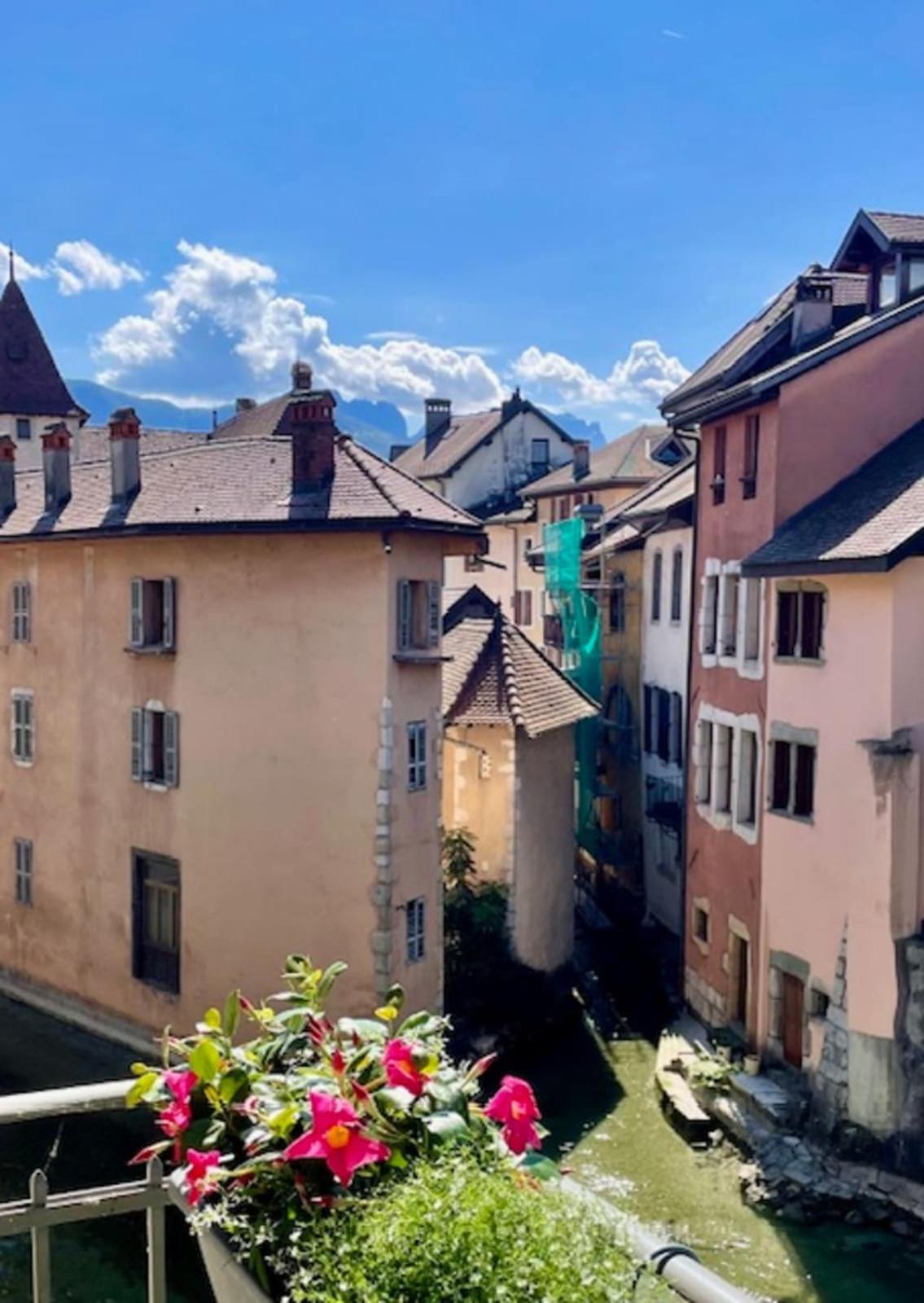 Le Canal - On The Venice Of The Alps * Annecy