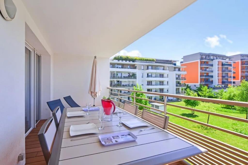 Beautiful With Terrace Apartment *