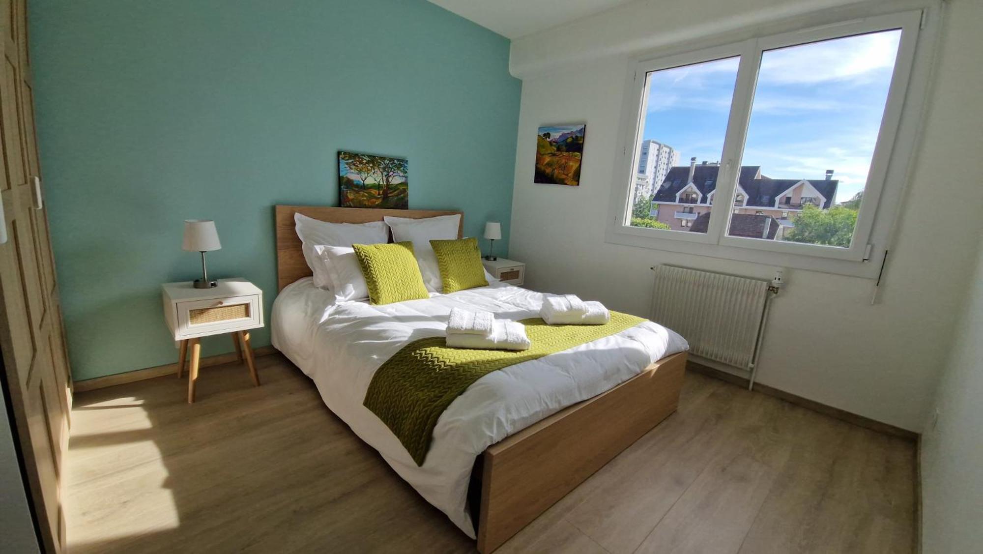 Appartement Et 95 M2 A 100m Du Lac, 3 Chambres, Parking Annecy