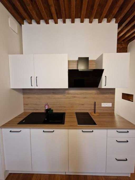 Cosy In Old Town, 2 Mins Walking Distance To