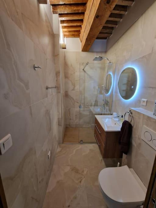 Cosy In Old Town, 2 Mins Walking Distance To Apartamento *