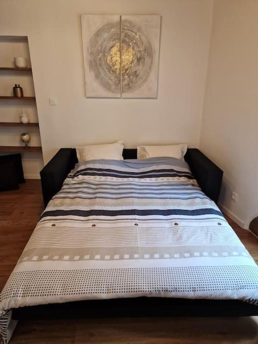 Apartment Cosy In Old Town, 2 Mins Walking Distance To *
