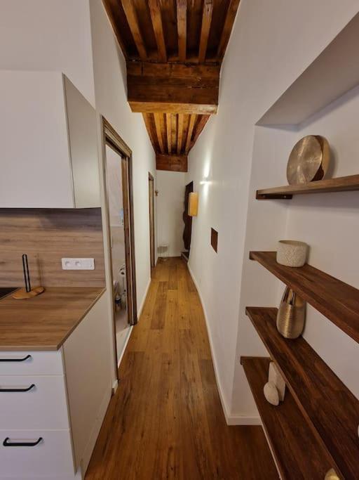 Cosy In Old Town, 2 Mins Walking Distance To