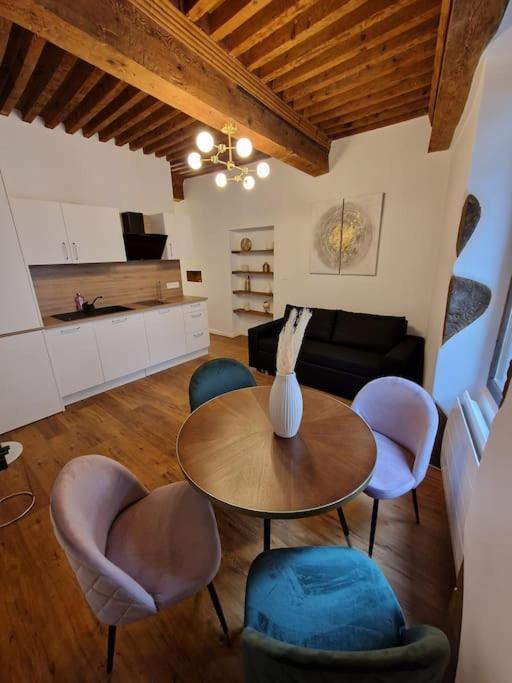 Apartment Cosy In Old Town, 2 Mins Walking Distance To *