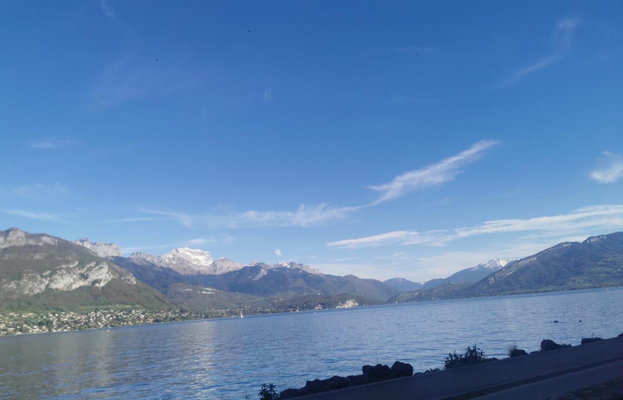 A 1 Minute Du Apartment Annecy