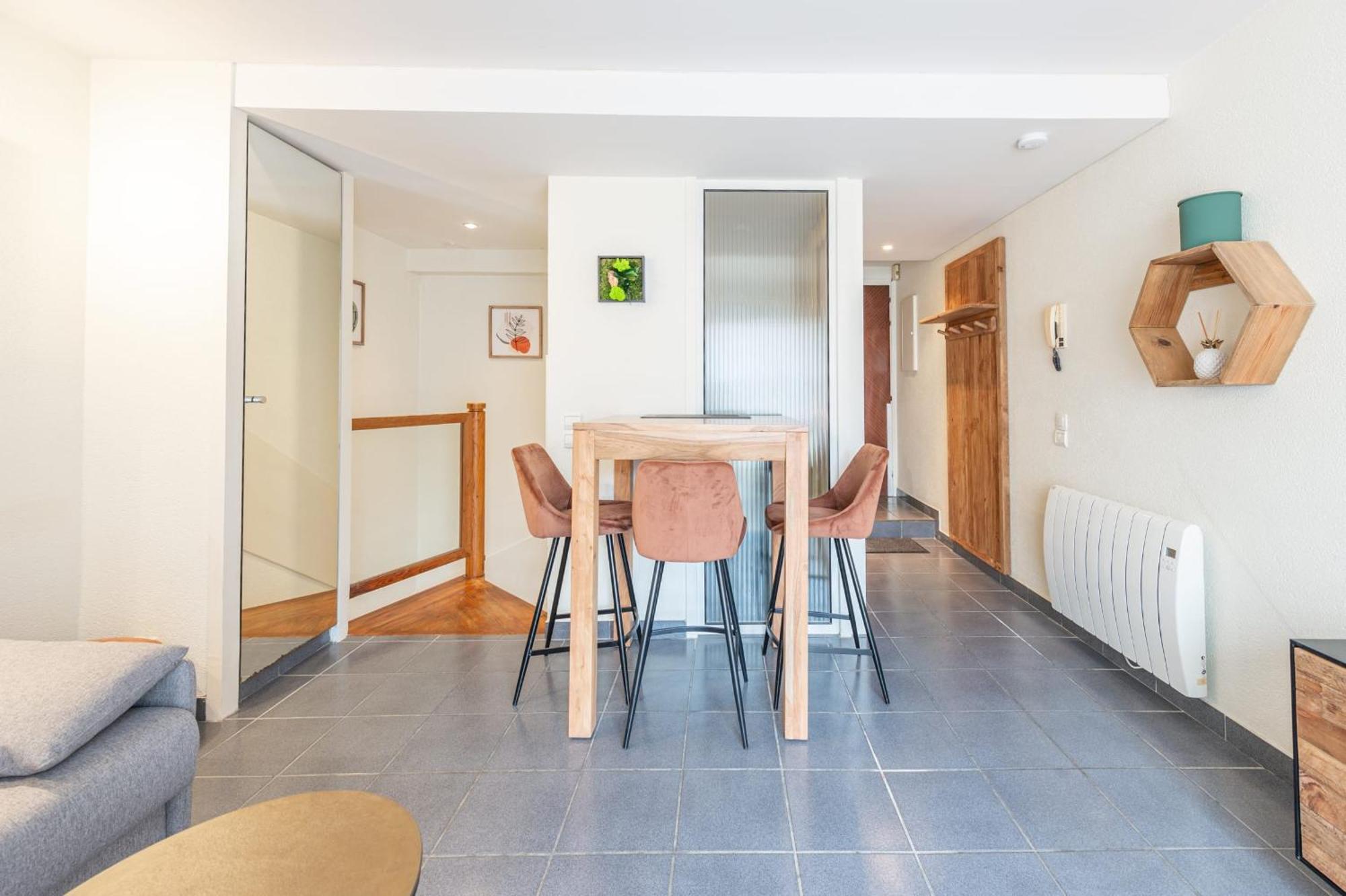 Monnet - T2 In Duplex In The Heart Of The Old Town Apartment *