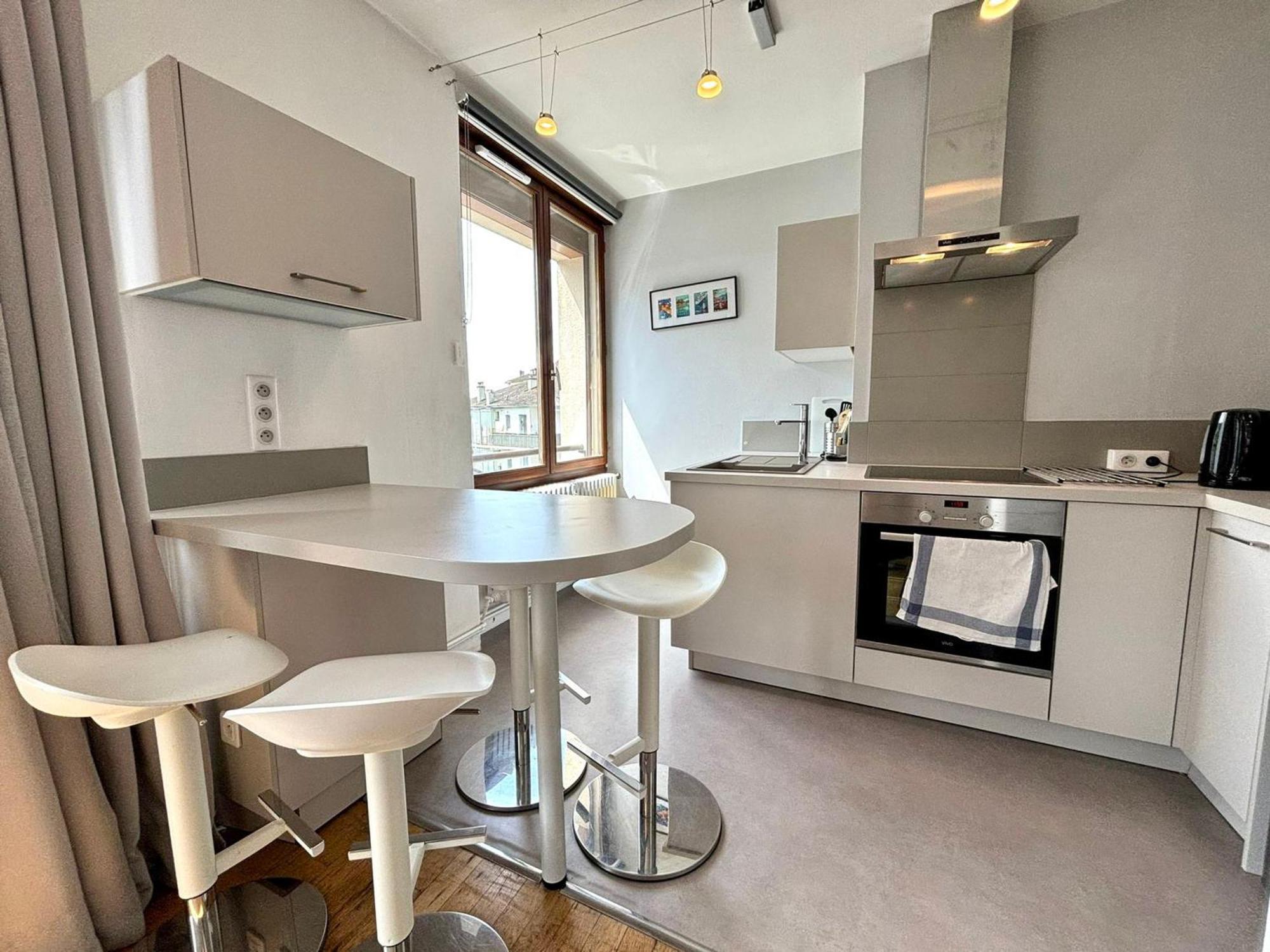 Apartment Centre - Lumineux Et Spacieux 2 Pieces De 54m² Pour 2/4 Personnes - Fr-1-432-28 Annecy