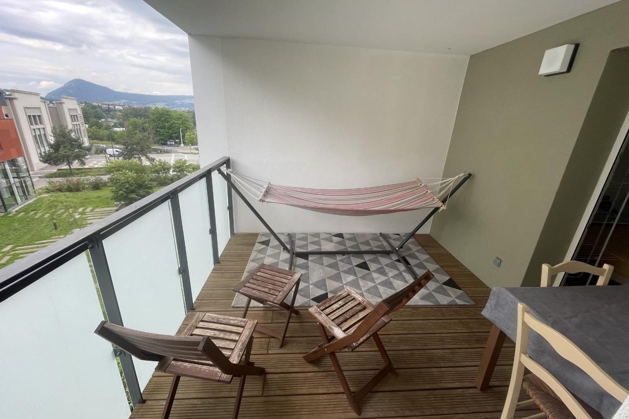 Beautiful Spacious With Mountain View