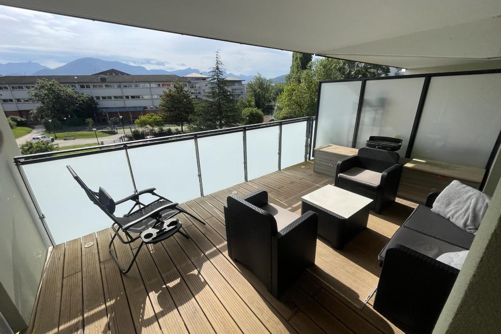 Beautiful Spacious With Mountain View