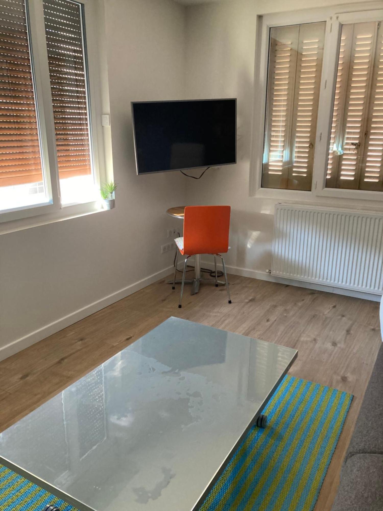 55 M²/ Chez Lôrette/ 250m Lake/ Private Parking Appartement *
