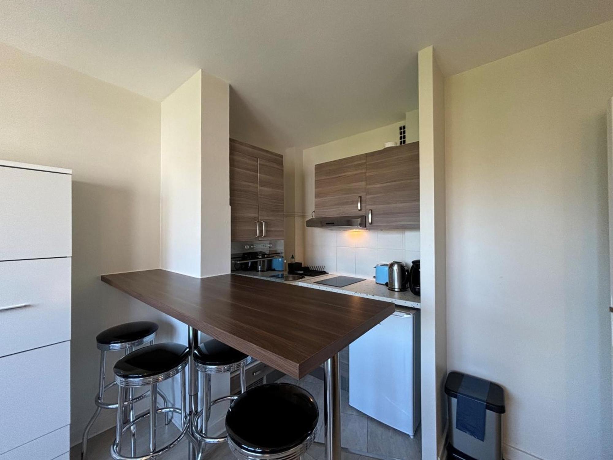 - 2 Pieces Renove, Proche Et Centre-ville, Avec Parking - Fr-1-432-76 * Annecy