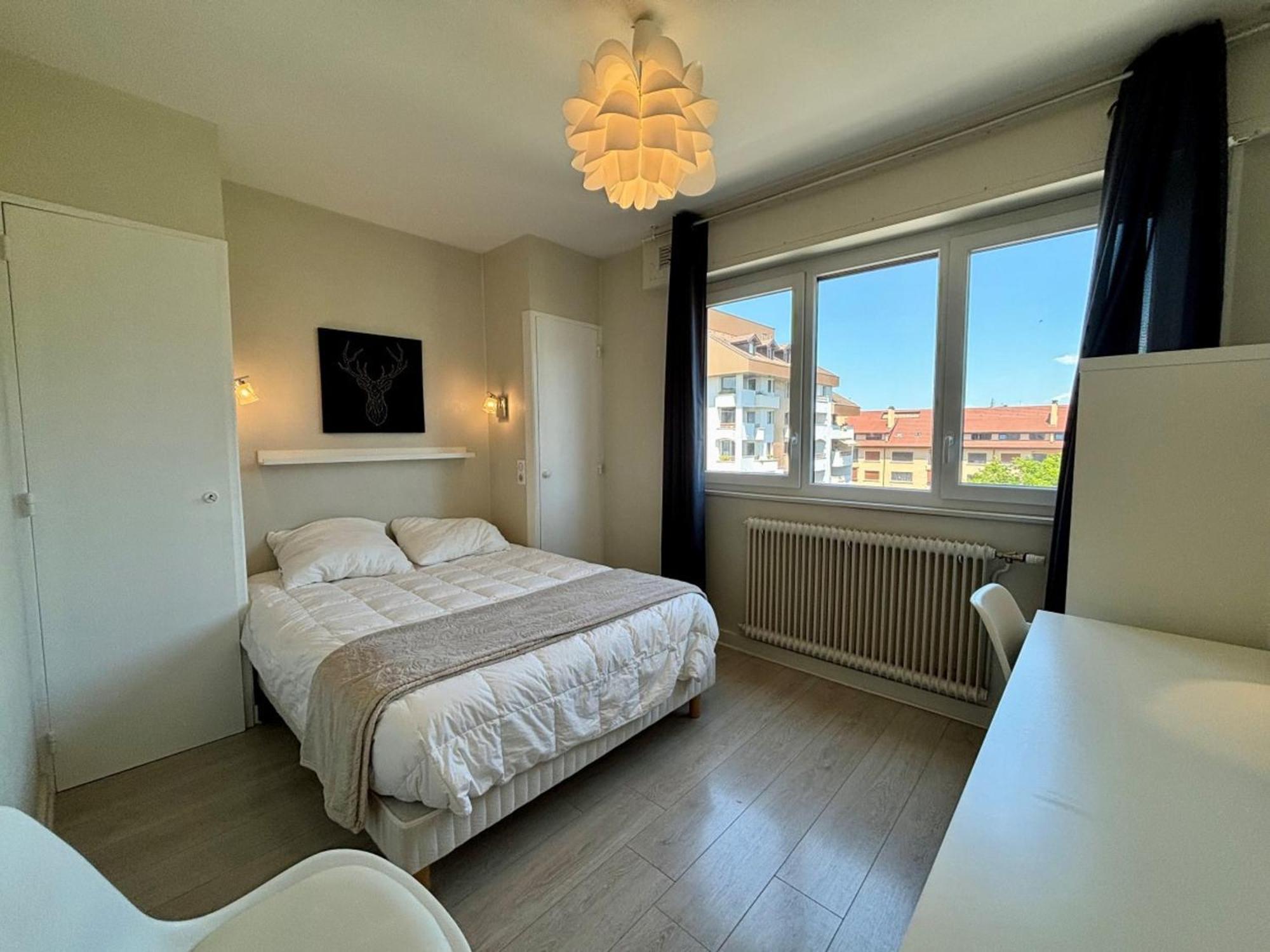 Apartment - 2 Pieces Renove, Proche Et Centre-ville, Avec Parking - Fr-1-432-76 Annecy