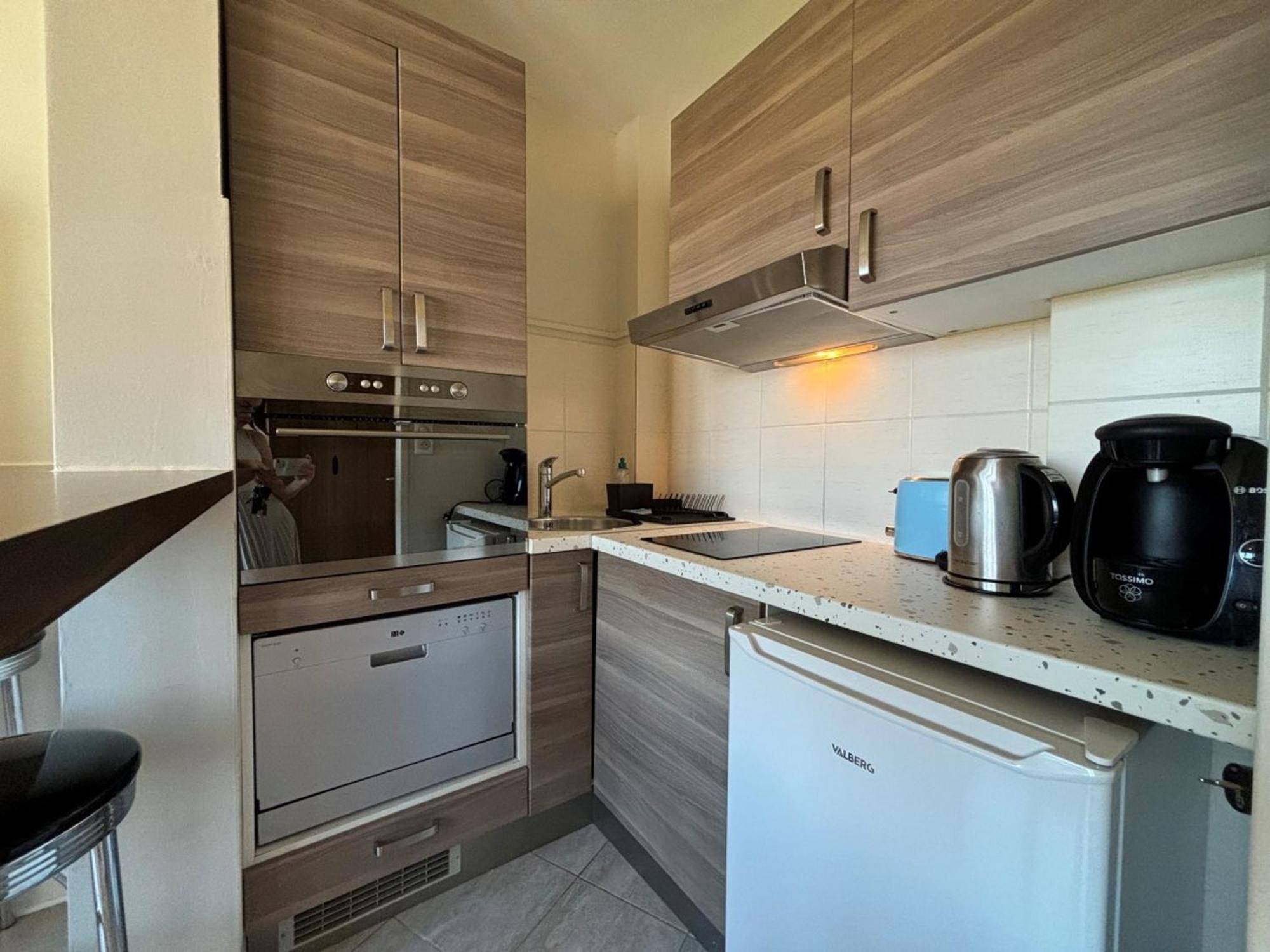 - 2 Pieces Renove, Proche Et Centre-ville, Avec Parking - Fr-1-432-76 Apartment *