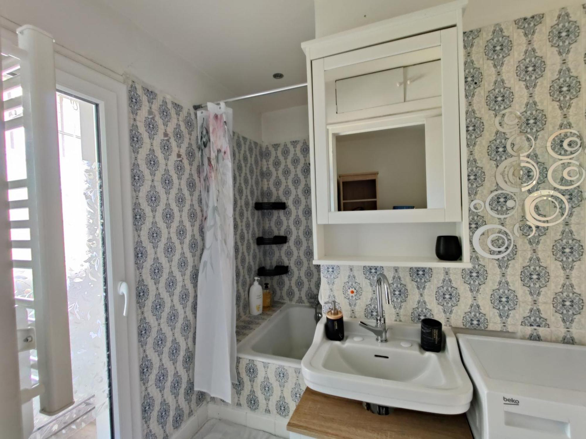 T3 A Apartment *