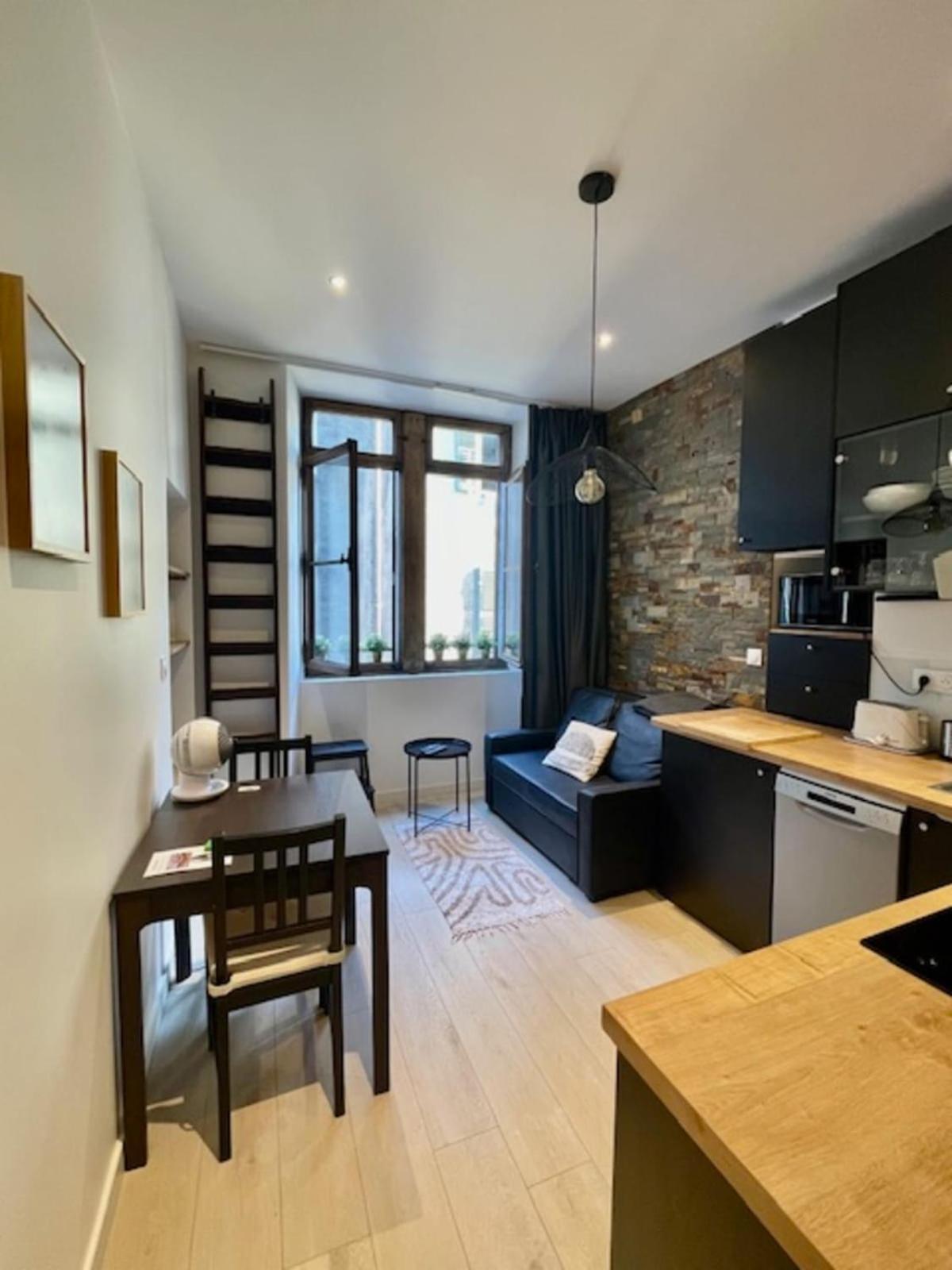 Le Rousseau - Beautiful In Old Town Apartment