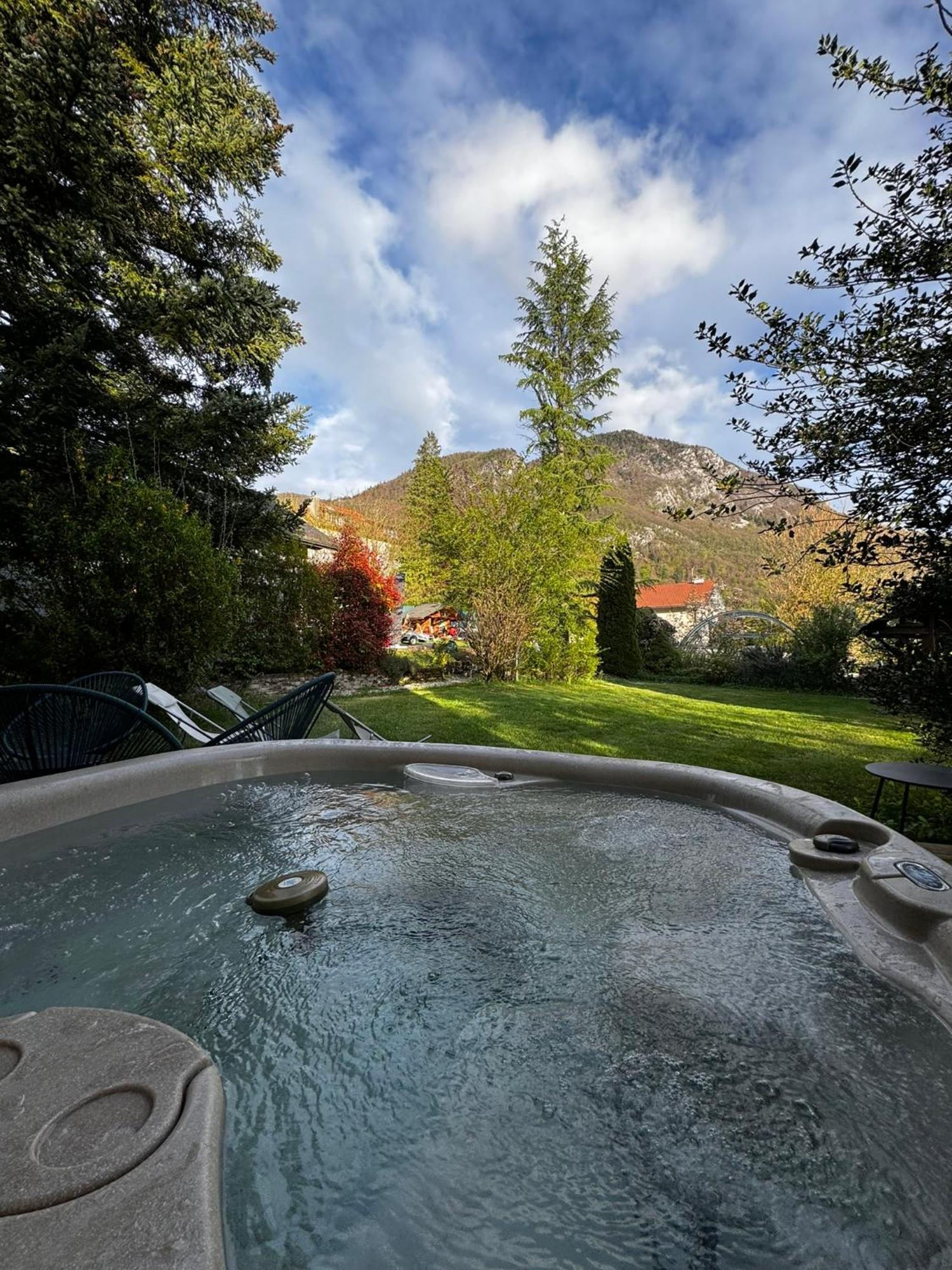 Des Muriers - 500 M Du Avec Jacuzzi Villa *