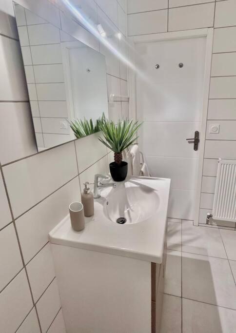 L'evasion, Parking Gratuit Proche Apartment