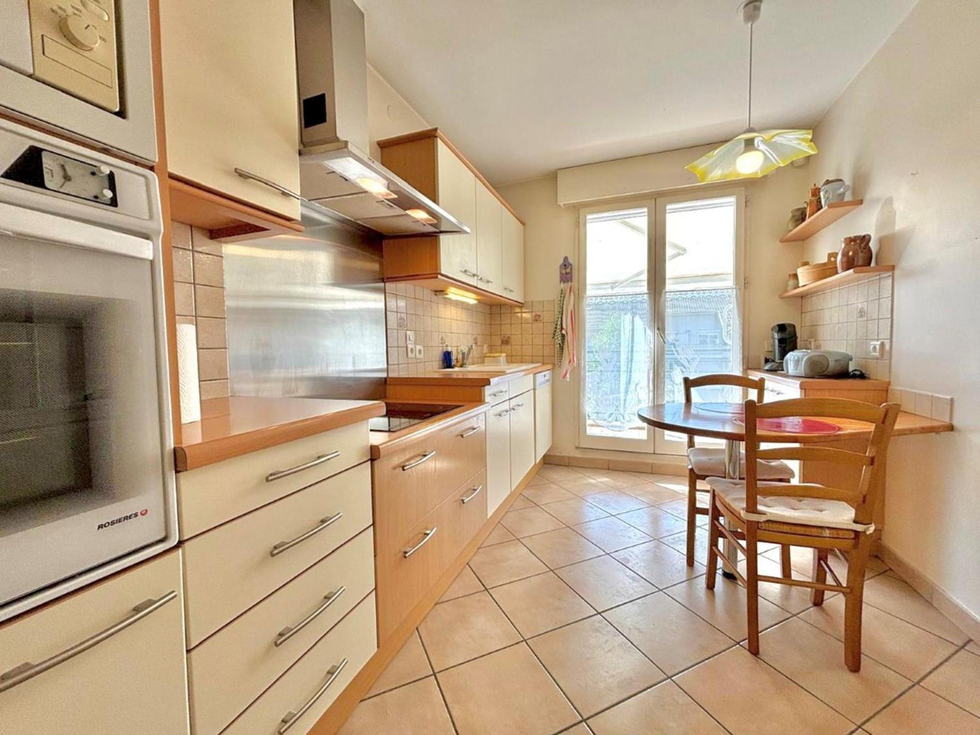 Calme Avec Parking Proche Du A - Fr-1-432-88 Apartment *