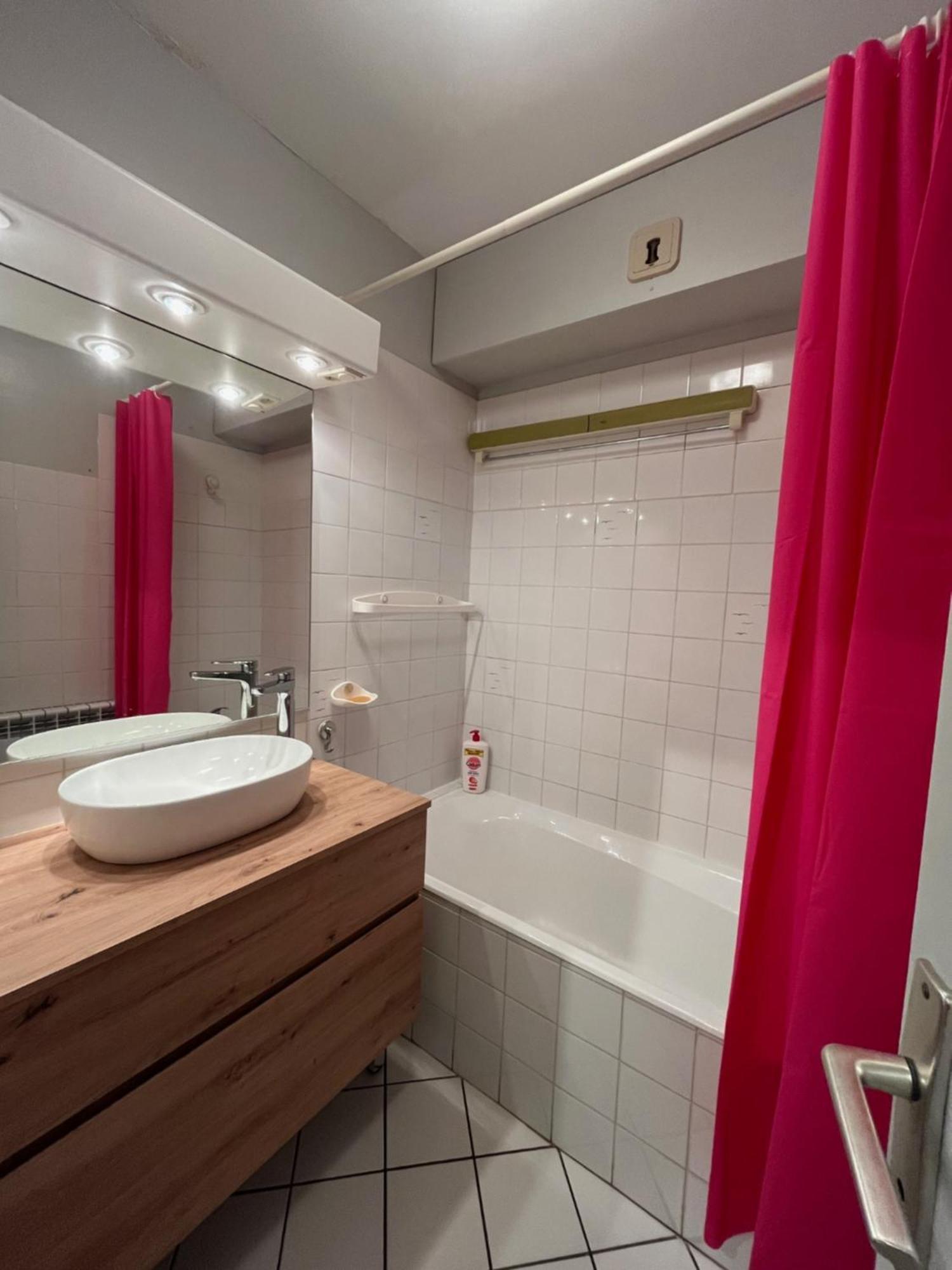Le Clos Du Lac Studio Terrasse Jardin Et Cave Vélos Fermée Rdc Appartement *