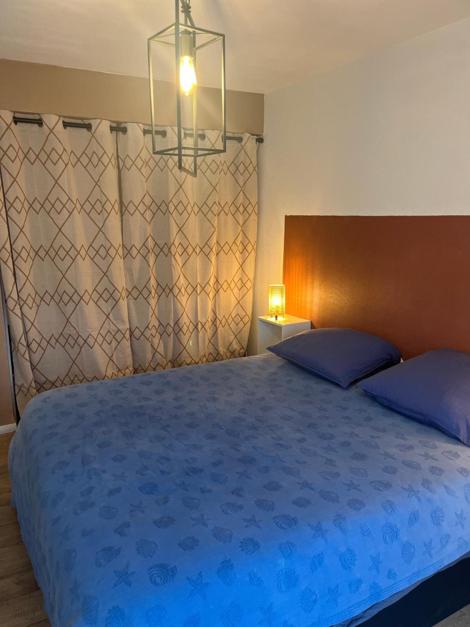 Style Industriel Elegant, Proche Vieille Apartment