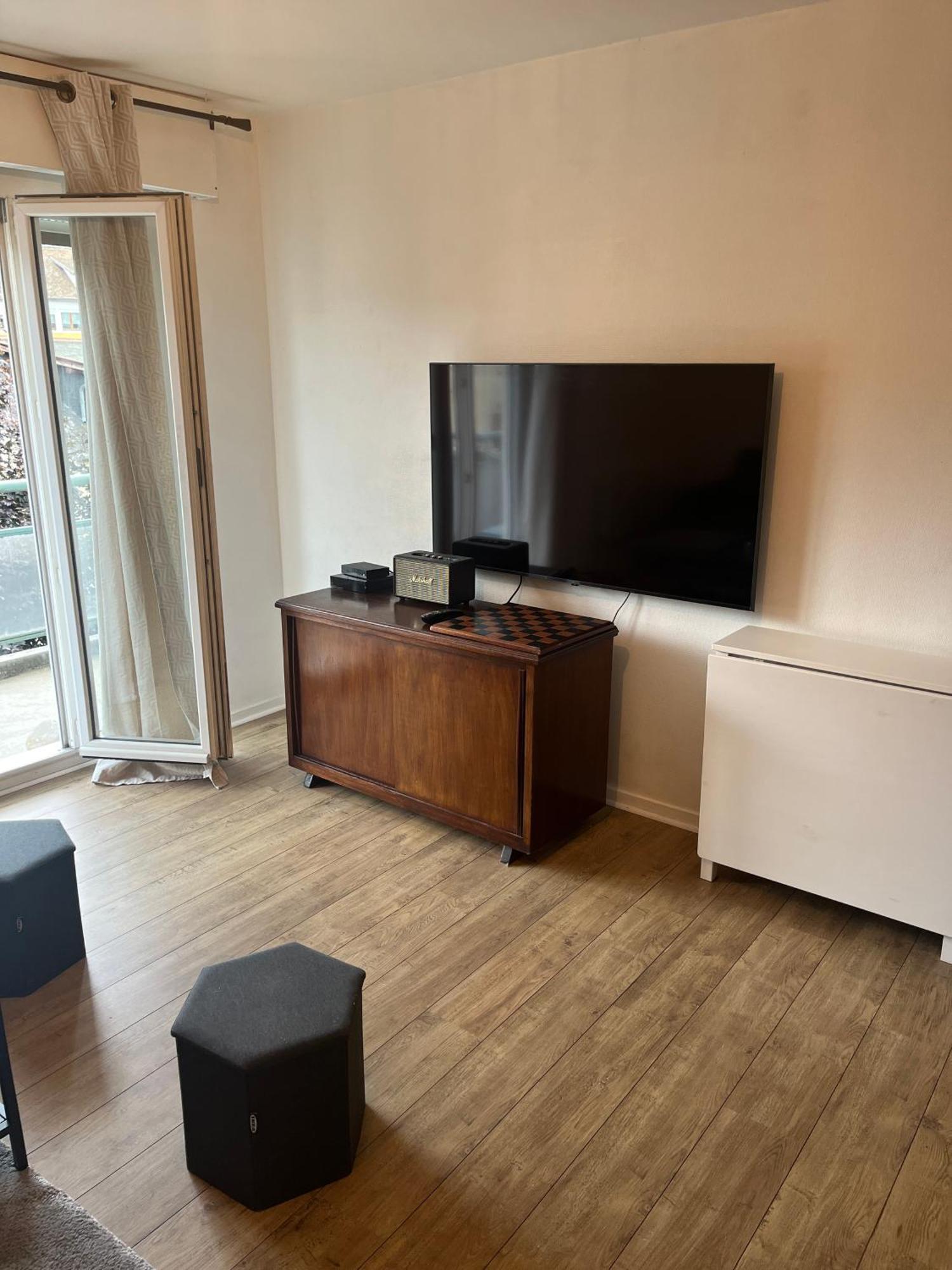 Apartment Style Industriel Elegant, Proche Vieille *