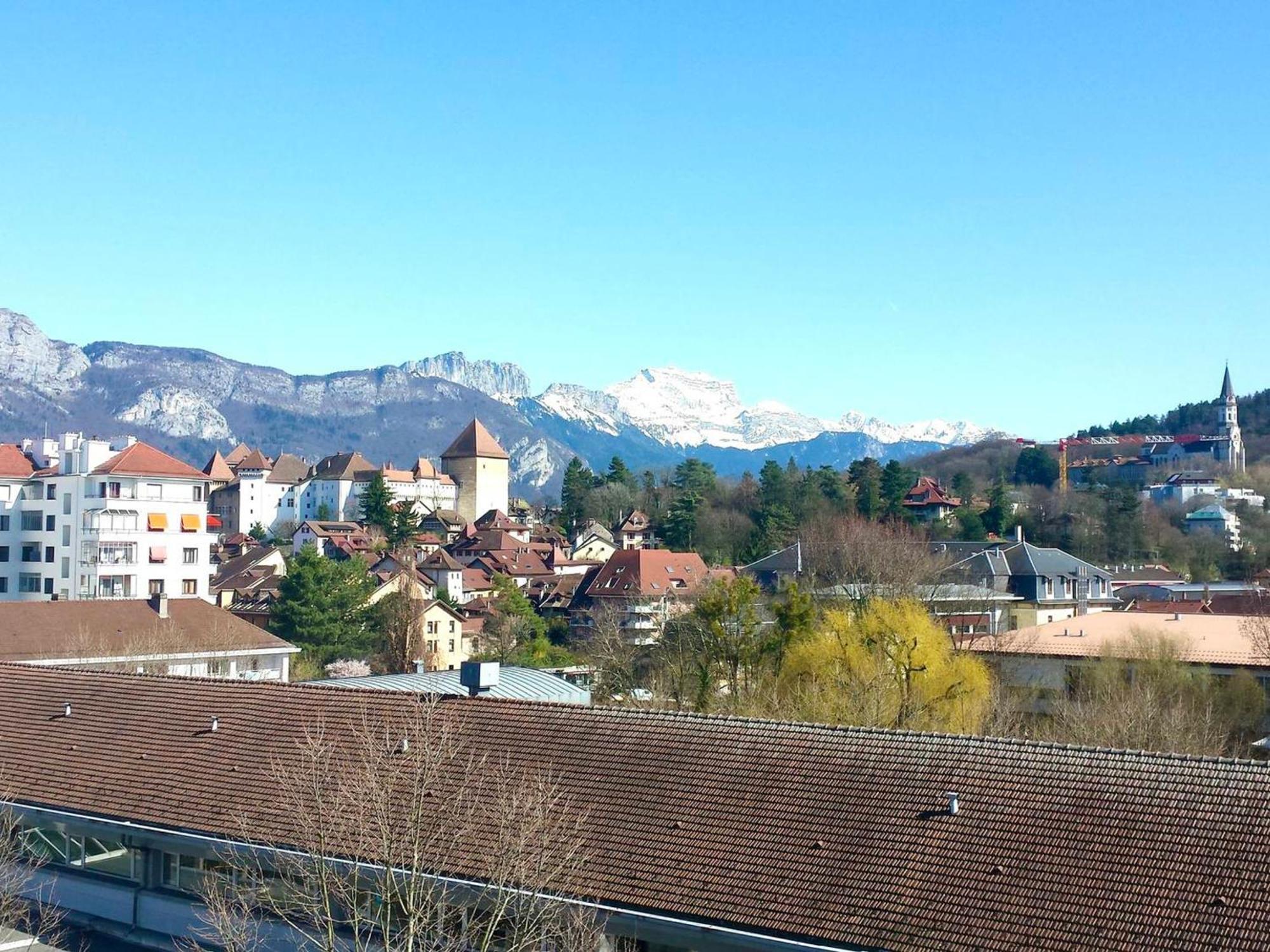 A Avec Balcon, Garage, Proche Centre Historique Et - Fr-1-432-49 *