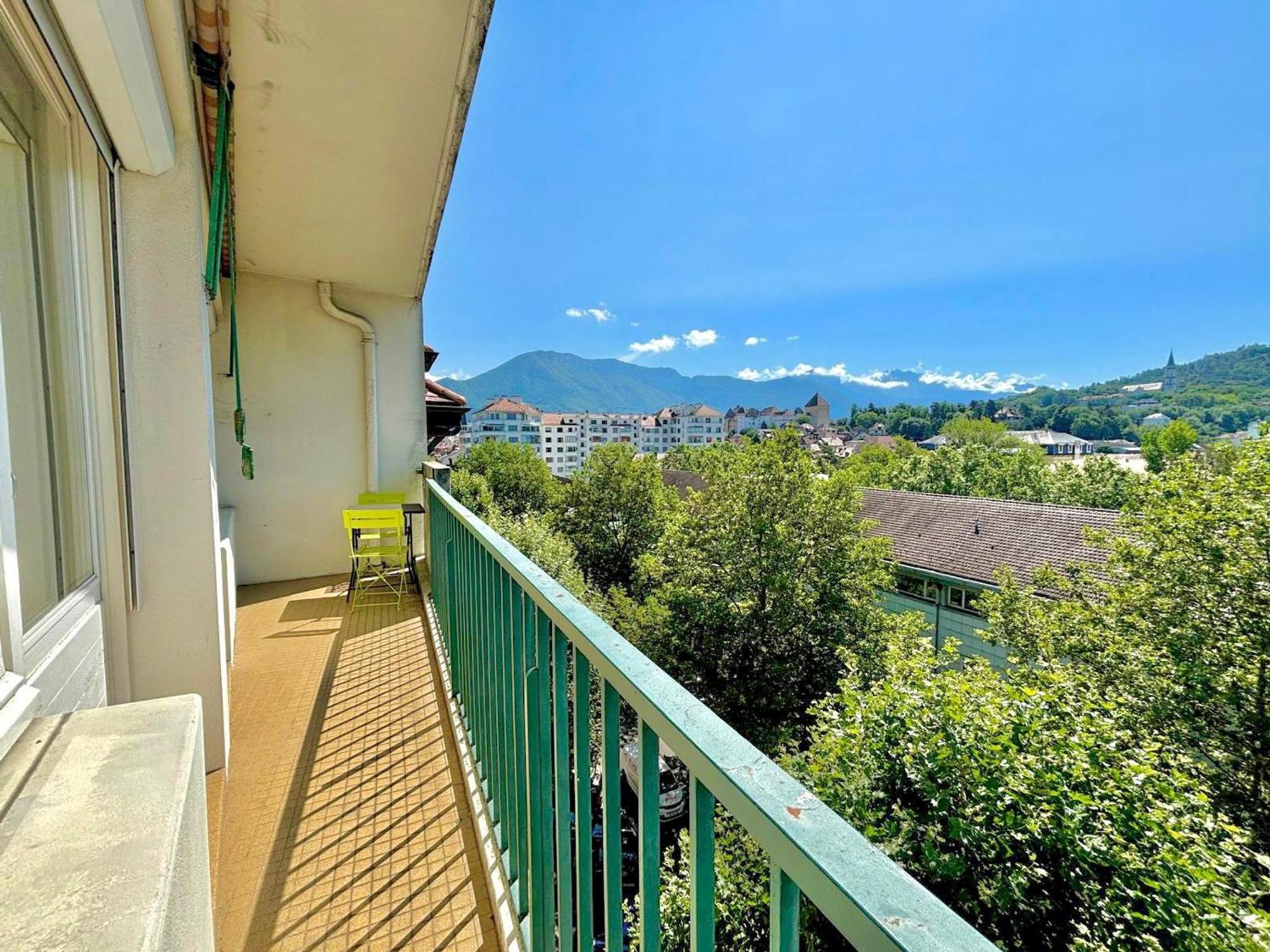 A Avec Balcon, Garage, Proche Centre Historique Et - Fr-1-432-49