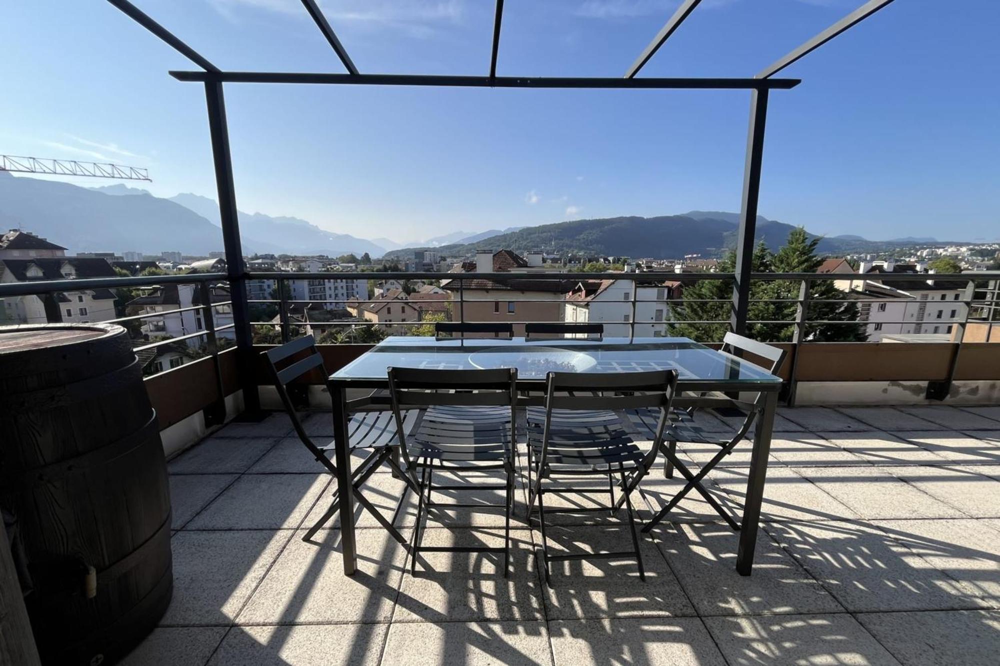 Penthouse Flat South-facing Terrace - Welkeys *