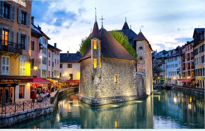 ---the Century---au Centre D'annecy *