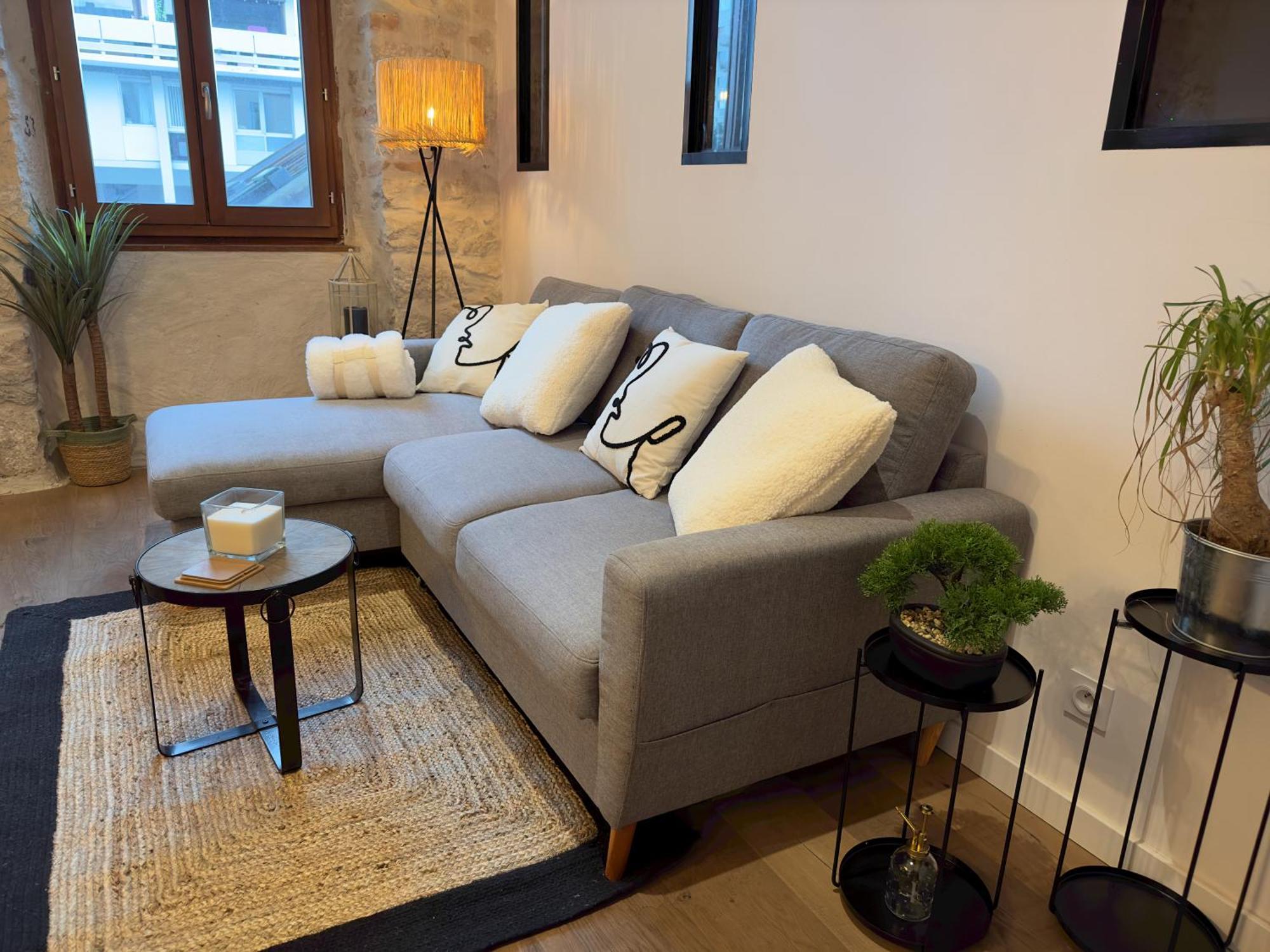 French Loft - Central & Comfy