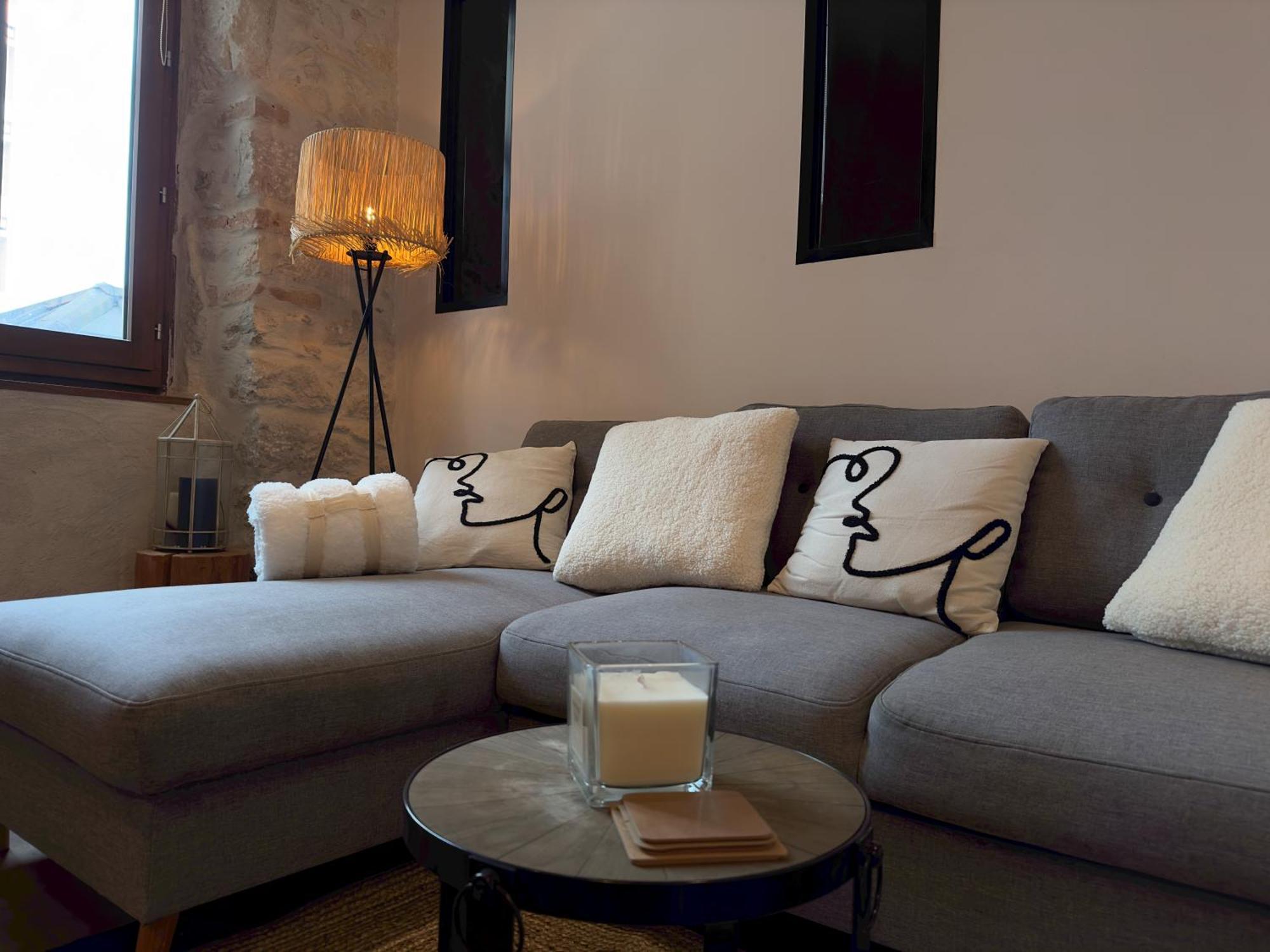 French Loft - Central & Comfy
